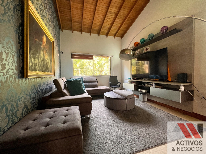 Casa de 4 alcobas en venta en Los Naranjos, Medellín, 1000 m² · foto 23 de 24