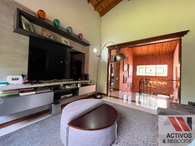 Casa de 4 alcobas en venta en Los Naranjos, Medellín, 1000 m² · foto 24 de 24