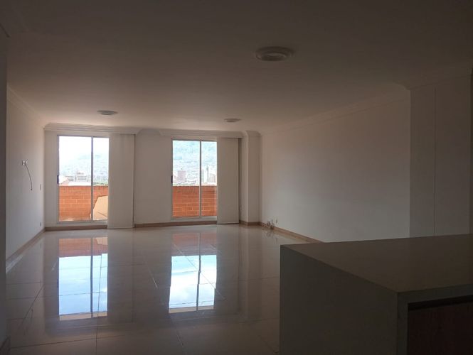 Apartamento de 3 alcobas en arriendo en Laureles, Medellín, 140 m² · foto 2 de 22