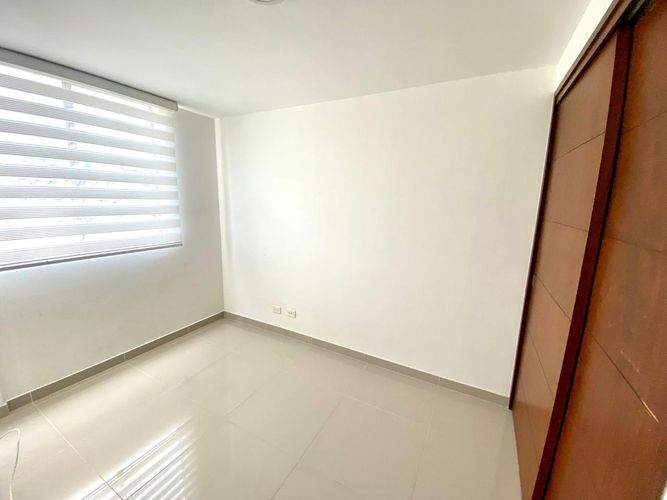 Apartamento de 3 alcobas en venta en Loma De Las Brujas, Envigado, 73 m² · foto 2 de 6