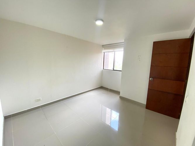 Apartamento de 3 alcobas en venta en Loma De Las Brujas, Envigado, 73 m² · foto 3 de 6