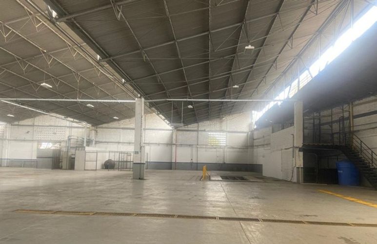 Local en arriendo en Jorge Isaacs, Cali, 2353 m² · foto 2 de 16