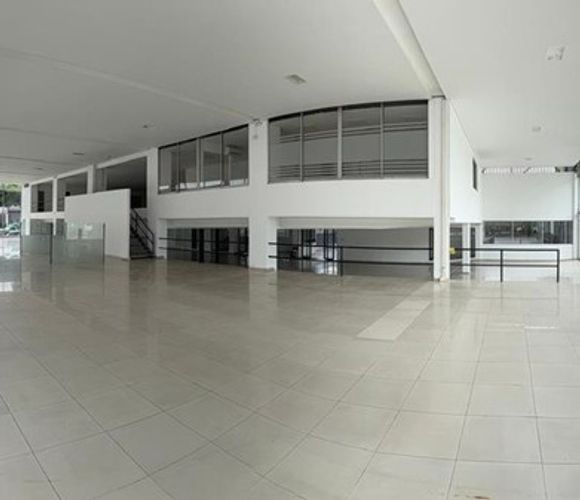 Local en arriendo en Jorge Isaacs, Cali, 2353 m² · foto 4 de 16