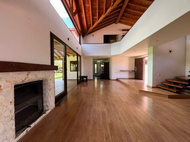 Casa de 3 alcobas en venta en El Porvenir, Rionegro, 340 m² · foto 2 de 20