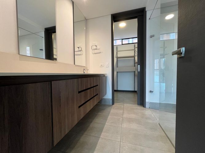 Apartamento de 2 alcobas en venta en El Poblado, Medellín, 125 m² · foto 14 de 15