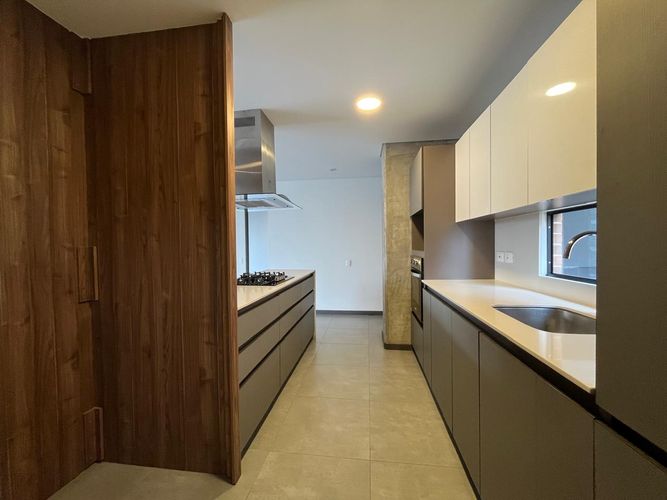 Apartamento de 2 alcobas en venta en El Poblado, Medellín, 125 m² · foto 10 de 15