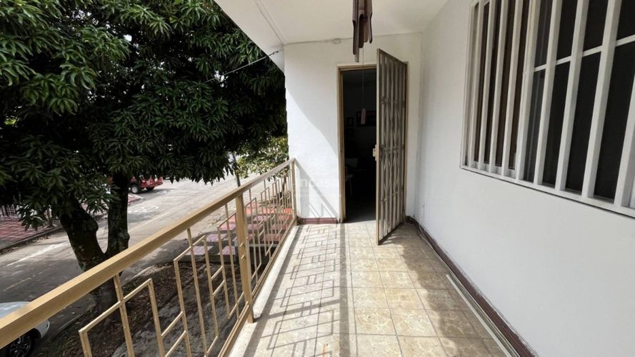 Casa de 4 alcobas en venta en San Fernando Nuevo, Cali, 235 m² · foto 2 de 13