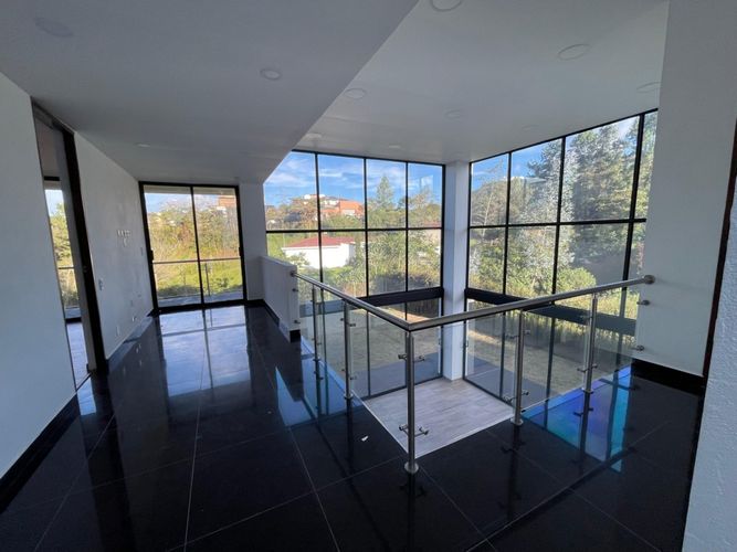 Casa de 5 alcobas en venta en Loma Del Escobero, Envigado, 260 m² · foto 2 de 18