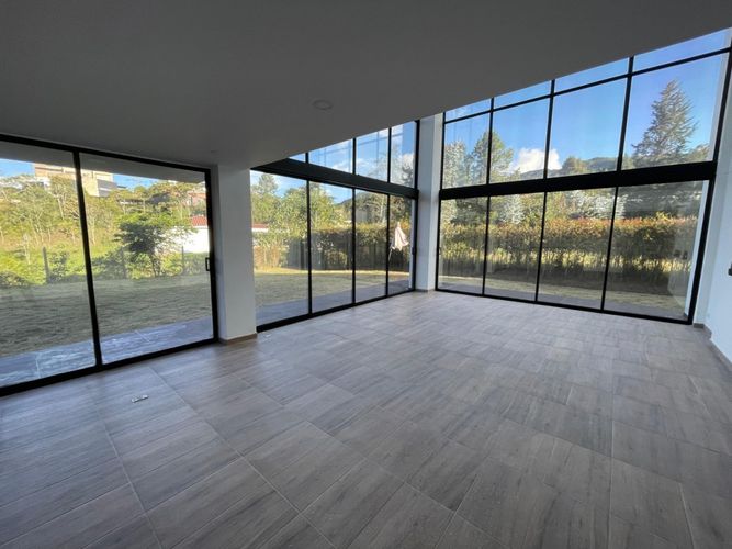 Casa de 5 alcobas en venta en Loma Del Escobero, Envigado, 260 m² · foto 3 de 18