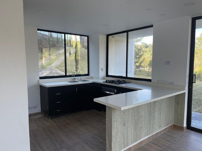 Casa de 5 alcobas en venta en Loma Del Escobero, Envigado, 260 m² · foto 5 de 18