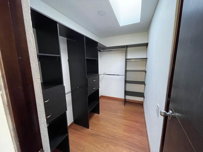 Casa de 5 alcobas en venta en Loma Del Escobero, Envigado, 260 m² · foto 7 de 18