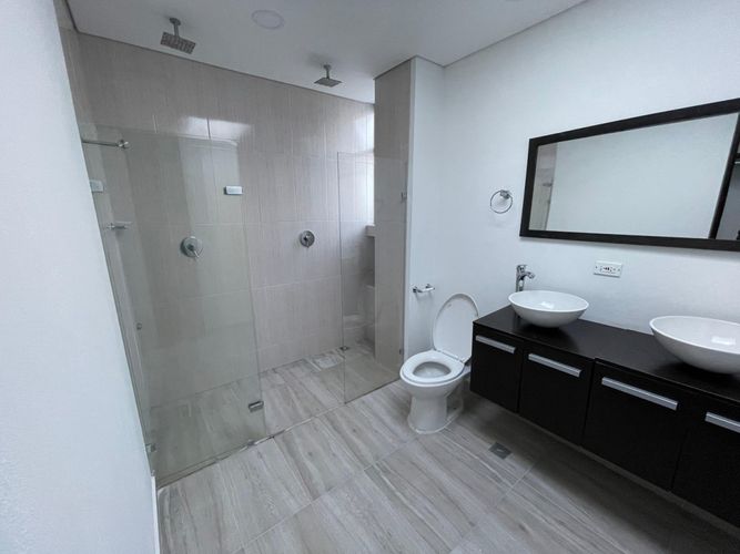 Casa de 5 alcobas en venta en Loma Del Escobero, Envigado, 260 m² · foto 8 de 18