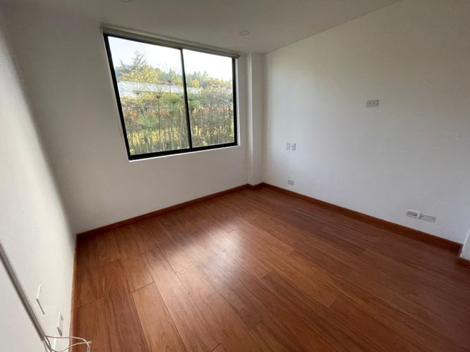 Casa de 5 alcobas en venta en Loma Del Escobero, Envigado, 260 m² · foto 9 de 18