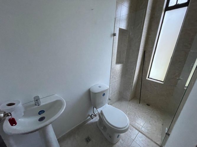 Casa de 5 alcobas en venta en Loma Del Escobero, Envigado, 260 m² · foto 10 de 18
