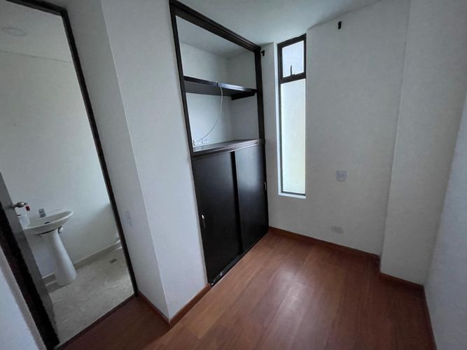 Casa de 5 alcobas en venta en Loma Del Escobero, Envigado, 260 m² · foto 11 de 18