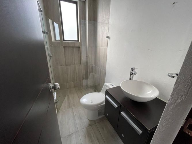 Casa de 5 alcobas en venta en Loma Del Escobero, Envigado, 260 m² · foto 13 de 18