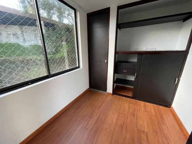 Casa de 5 alcobas en venta en Loma Del Escobero, Envigado, 260 m² · foto 17 de 18