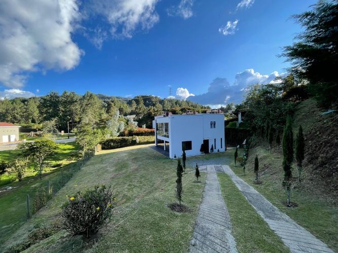 Casa de 5 alcobas en venta en Loma Del Escobero, Envigado, 260 m² · foto 18 de 18