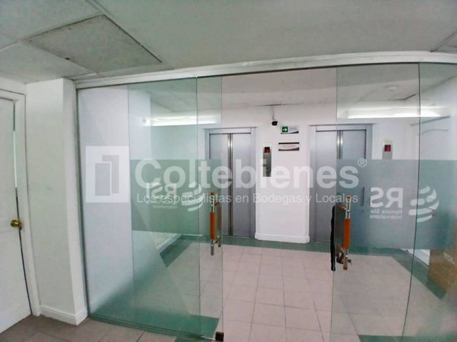 Oficina en venta en El Poblado, Medellín, 285 m² · foto 21 de 24