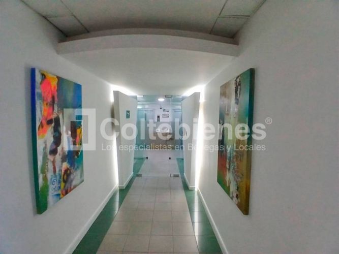 Oficina en venta en El Poblado, Medellín, 285 m² · foto 23 de 24