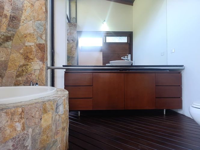 Casa de 4 alcobas en arriendo en El Tesoro, Medellín, 400 m² · foto 19 de 20