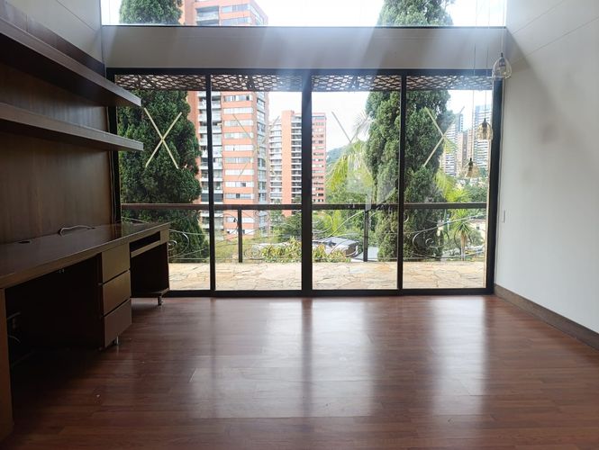 Casa de 4 alcobas en arriendo en El Tesoro, Medellín, 400 m² · foto 6 de 20