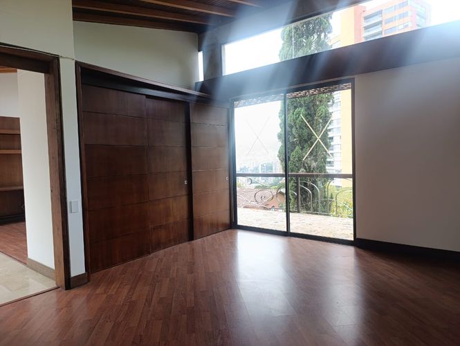 Casa de 4 alcobas en arriendo en El Tesoro, Medellín, 400 m² · foto 13 de 20