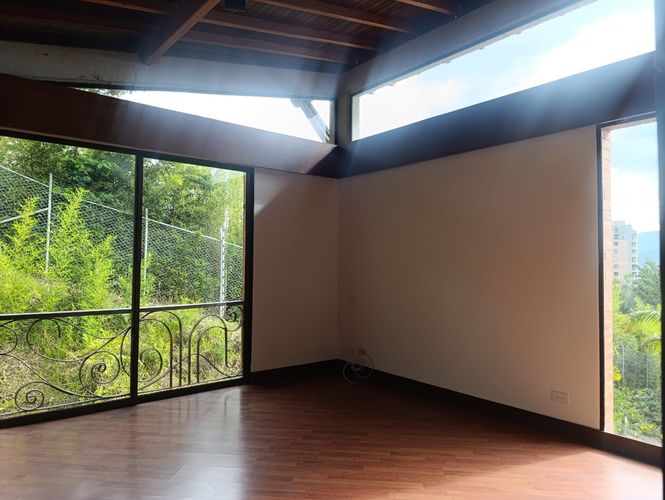 Casa de 4 alcobas en arriendo en El Tesoro, Medellín, 400 m² · foto 12 de 20