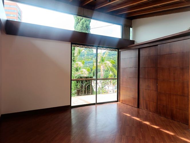 Casa de 4 alcobas en arriendo en El Tesoro, Medellín, 400 m² · foto 14 de 20