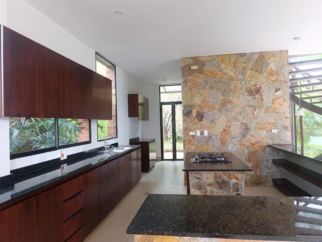 Casa de 4 alcobas en arriendo en El Tesoro, Medellín, 400 m² · foto 8 de 20
