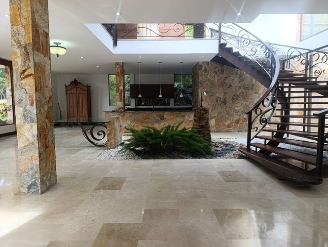 Casa de 4 alcobas en arriendo en El Tesoro, Medellín, 400 m² · foto 4 de 20