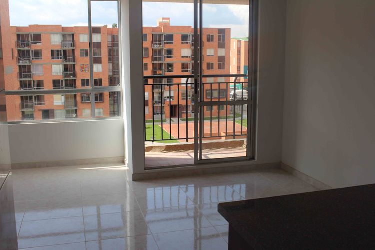 Apartamento de 3 alcobas en venta en Echavarria, Madrid, 64 m² · foto 2 de 17
