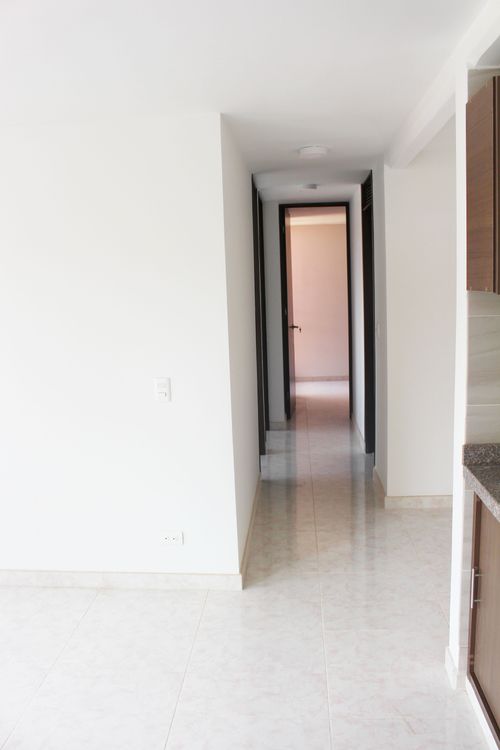Apartamento de 3 alcobas en venta en Echavarria, Madrid, 64 m² · foto 3 de 17