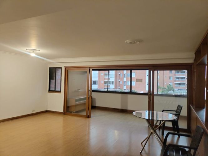 Apartamento de 3 alcobas en venta en El Poblado, Medellín, 225 m² · foto 5 de 17
