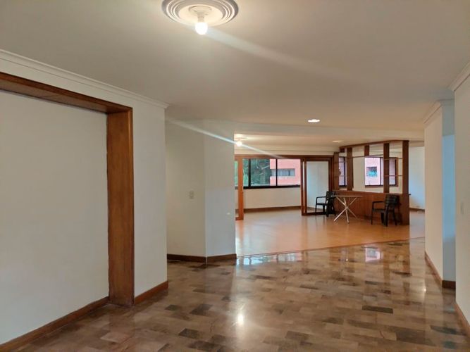 Apartamento de 3 alcobas en venta en El Poblado, Medellín, 225 m² · foto 2 de 17