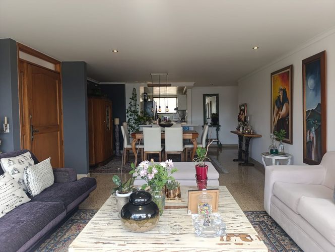 Apartamento de 3 alcobas en venta en El Poblado, Medellín, 135 m² · foto 3 de 19