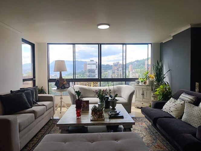 Apartamento de 3 alcobas en venta en El Poblado, Medellín, 135 m² · foto 4 de 19