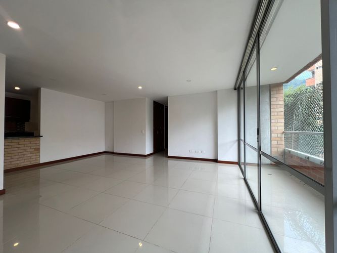 Apartamento de 3 alcobas en arriendo en Cumbres, Envigado, 103 m² · foto 3 de 20