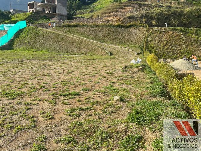 Lote en venta en Niquia, Bello, 2100 m² · foto 2 de 3