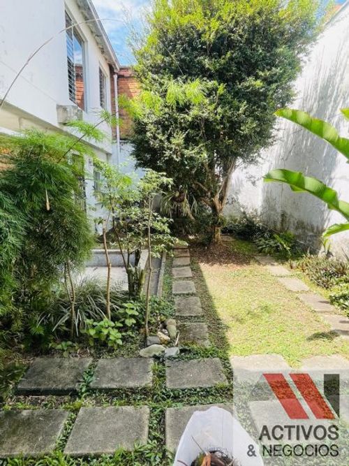 Casa de 4 alcobas en venta en La Castellana, Medellín, 301 m² · foto 3 de 24