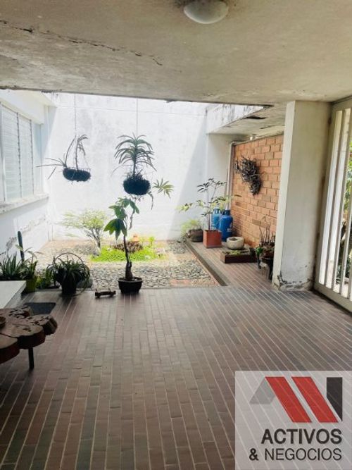 Casa de 4 alcobas en venta en La Castellana, Medellín, 301 m² · foto 5 de 24