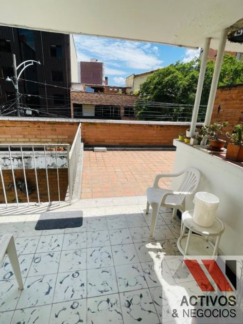 Casa de 4 alcobas en venta en La Castellana, Medellín, 301 m² · foto 6 de 24