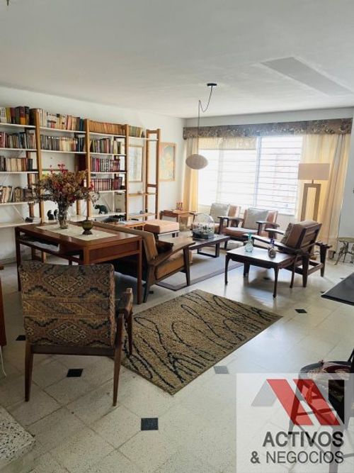 Casa de 4 alcobas en venta en La Castellana, Medellín, 301 m² · foto 7 de 24
