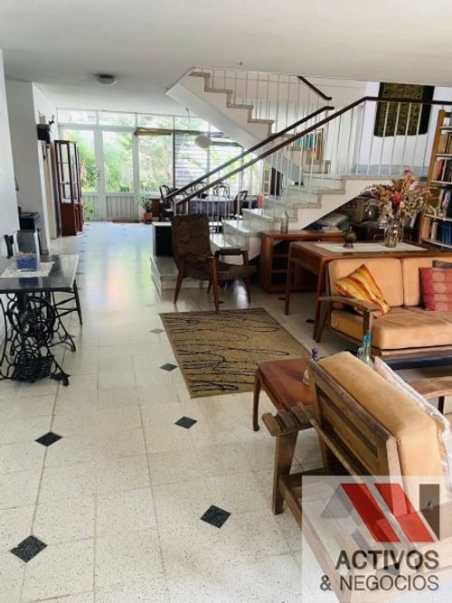 Casa de 4 alcobas en venta en La Castellana, Medellín, 301 m² · foto 8 de 24