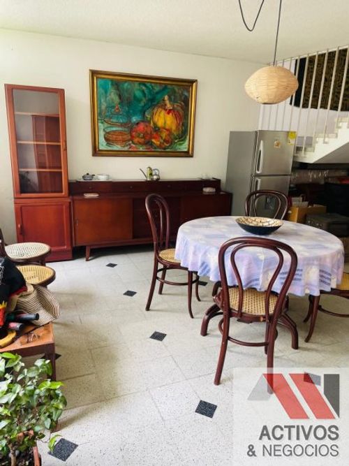Casa de 4 alcobas en venta en La Castellana, Medellín, 301 m² · foto 9 de 24