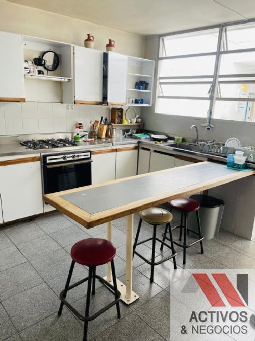 Casa de 4 alcobas en venta en La Castellana, Medellín, 301 m² · foto 10 de 24