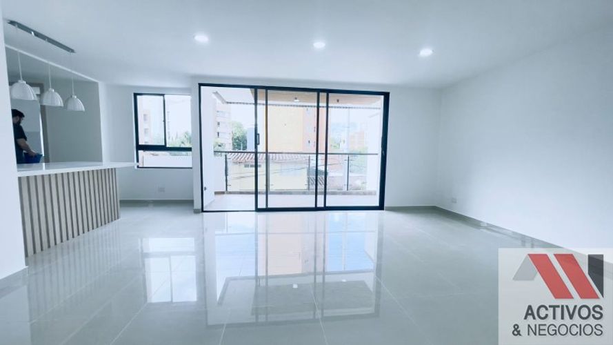 Apartamento de 3 alcobas en venta en Rosales, Medellín, 130 m² · foto 2 de 17