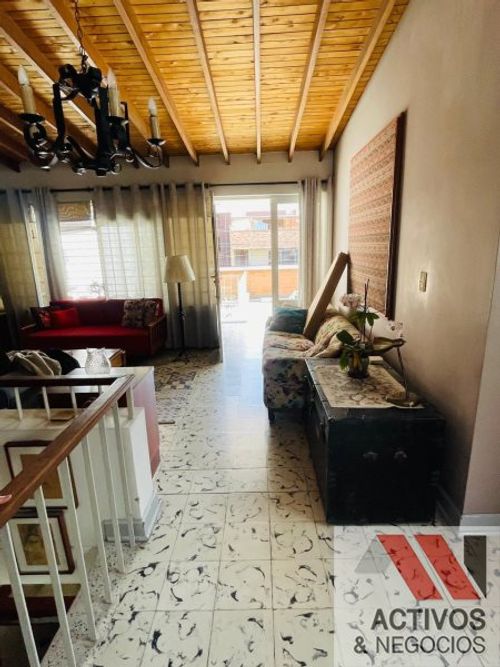 Casa de 4 alcobas en venta en La Castellana, Medellín, 301 m² · foto 20 de 24