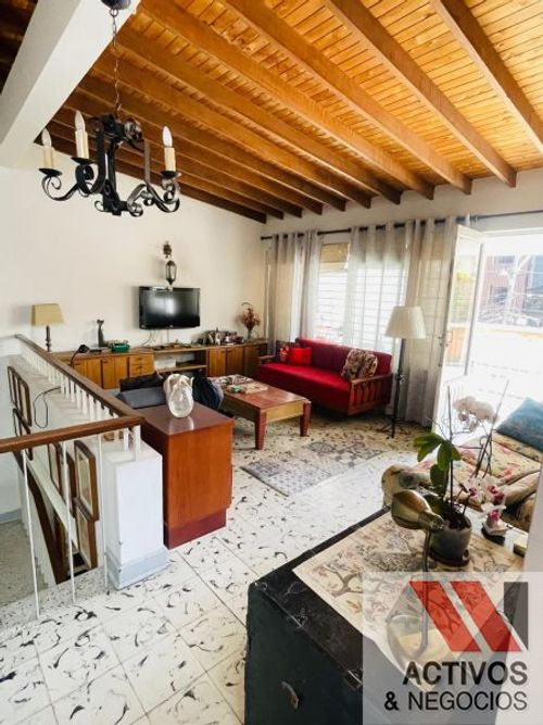 Casa de 4 alcobas en venta en La Castellana, Medellín, 301 m² · foto 21 de 24