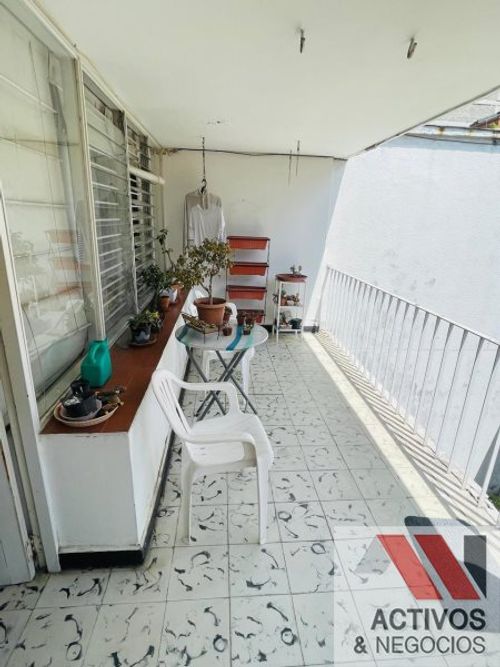 Casa de 4 alcobas en venta en La Castellana, Medellín, 301 m² · foto 22 de 24